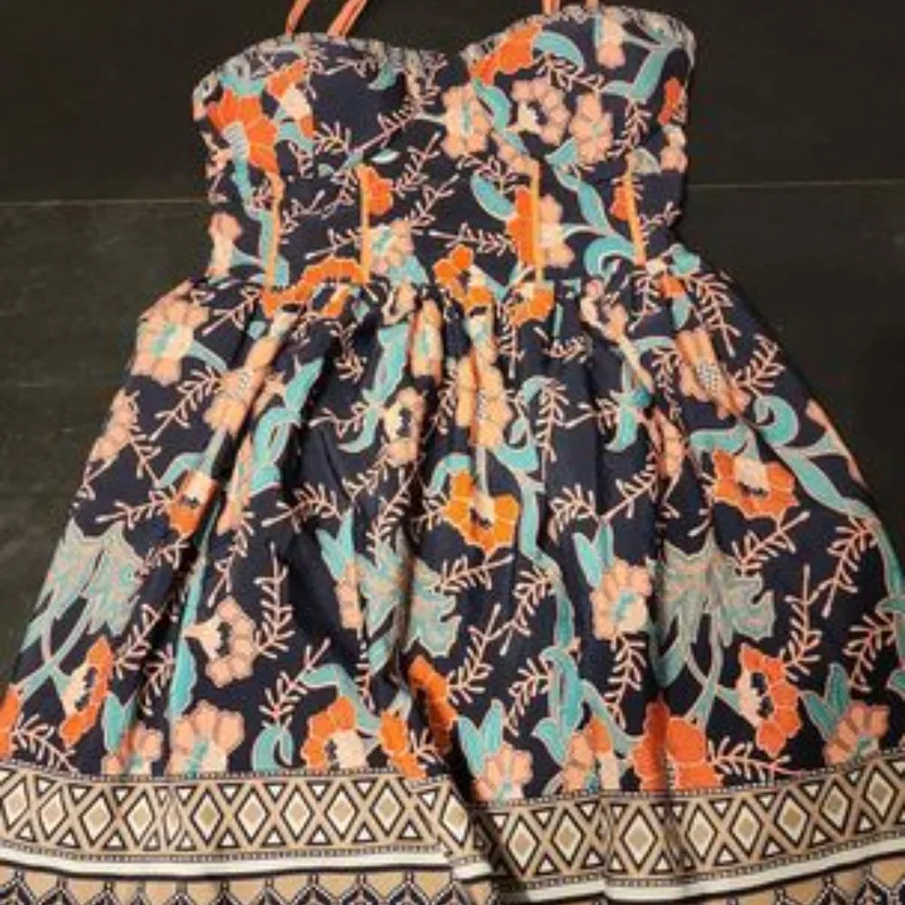 Flowy Spring Dress - Picture 3 of 4